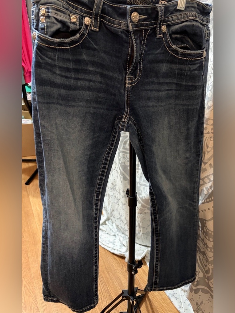 Miss Me Dark Wash Capri Jeans with Faded Detailing | Size 31